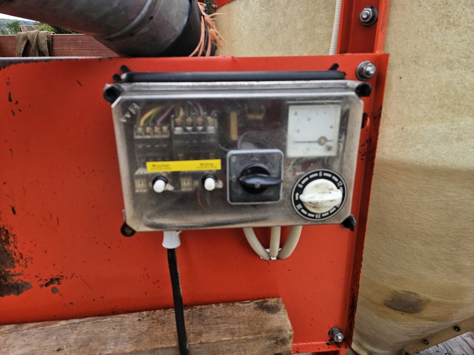 Moară cu ciocănele trifazic cu amestecător furaje