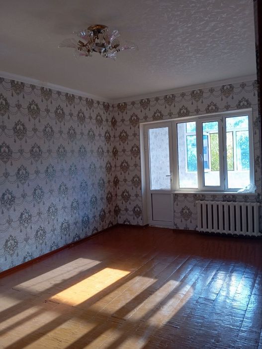 Qarshi markazida 64m/k, 2 xonali uy sotiladi.