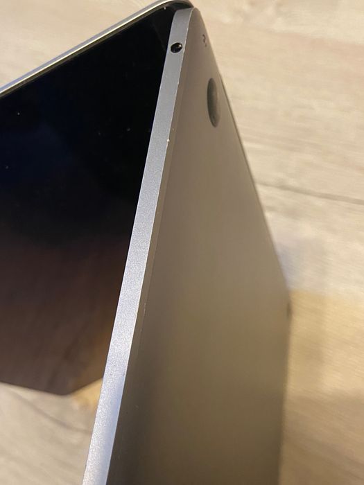 Apple Macbook Pro 2019 13 touchbar i5 8gb ram 256gb ssd BYPASS