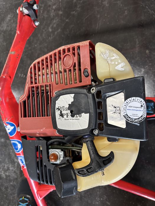 Motoburghiu masina dat gauri in pamant Stihl Husqvanra