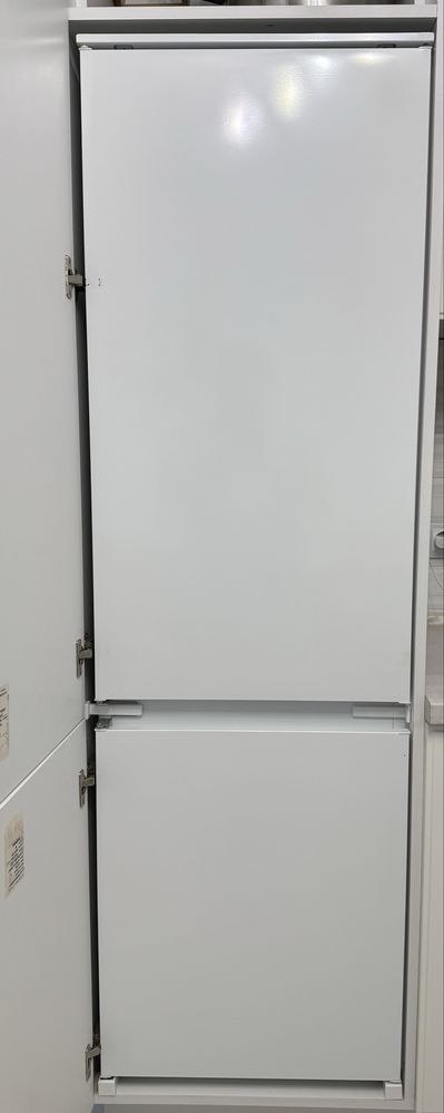 Combina frigorifica incorporabila ELECTROLUX LNS5LE18S  271 L. 172cm