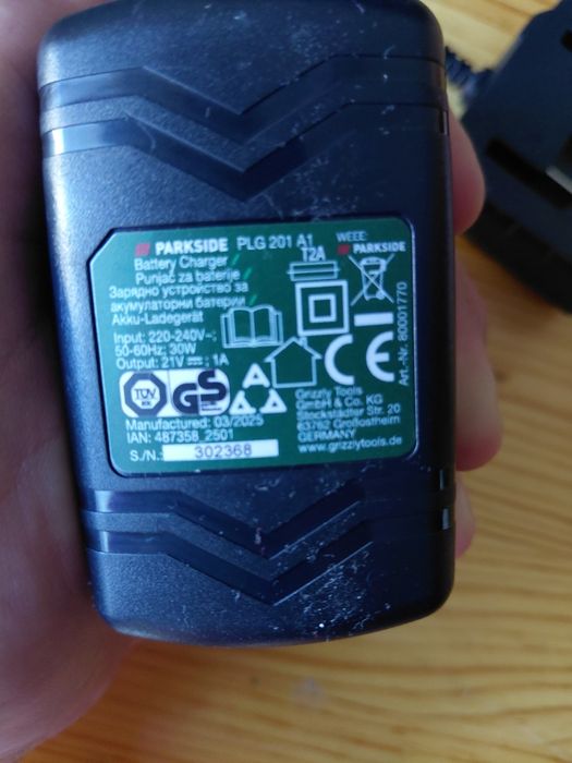 Зарядно за винтоверт Parkside