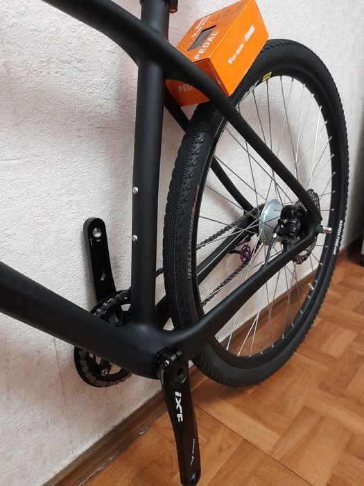 Карбоновый, с планетаркой Shimano 8 скорость