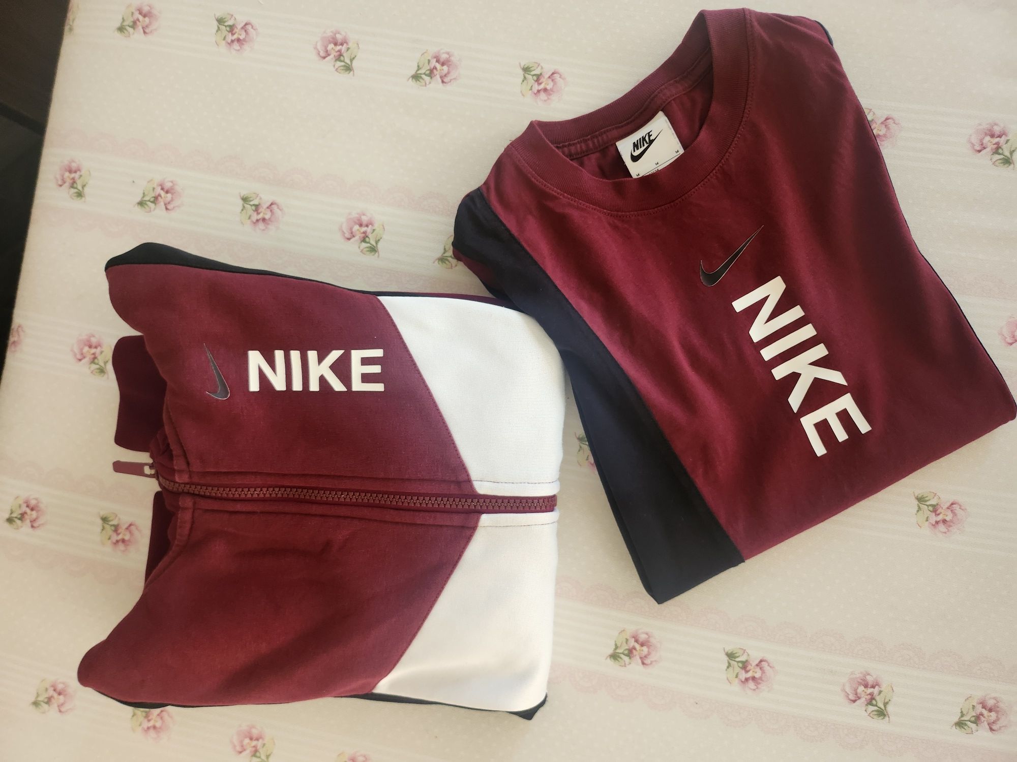 Продавам детски комплект Nike
