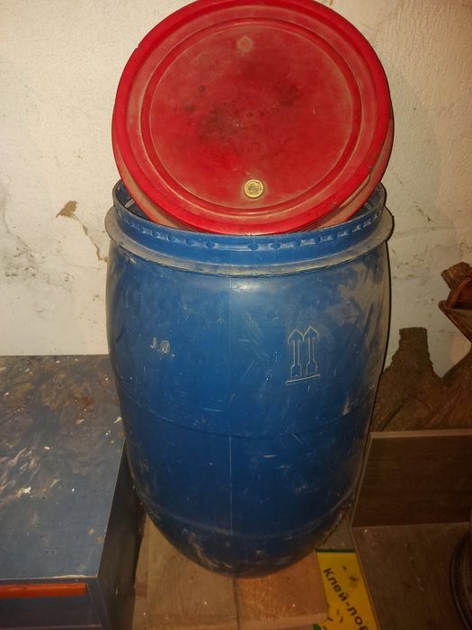 Бочка пластиковая с крышкой на резбе,