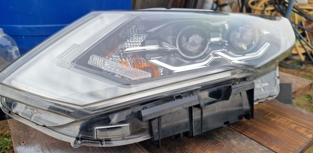 Фар ляв X-Trail full led перфектен оригинален