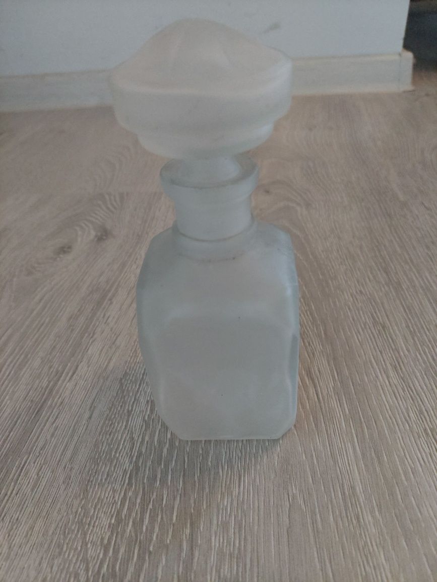 Sticlă veche de parfum
