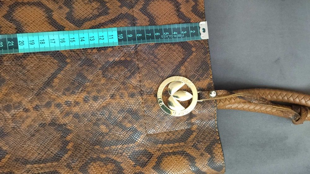 Красива дамска чанта в черно и кафяво