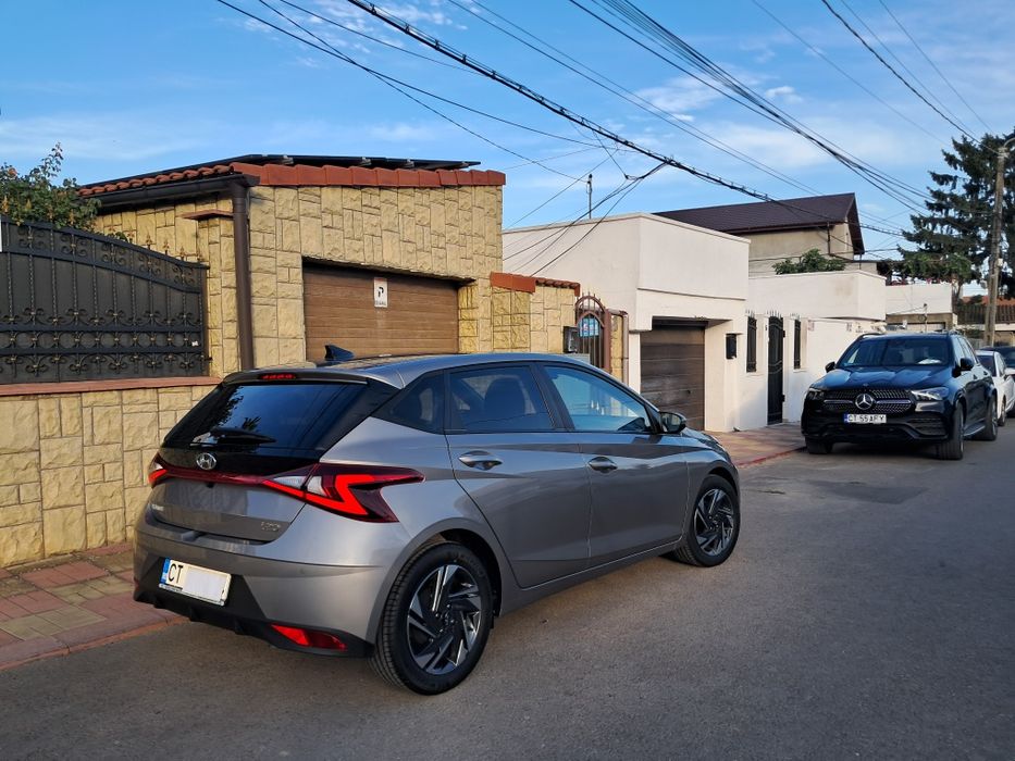 HYUNDAI I20 * *  13.350 € **  2021  * *  13 .000 KM ** Full - LED LINE