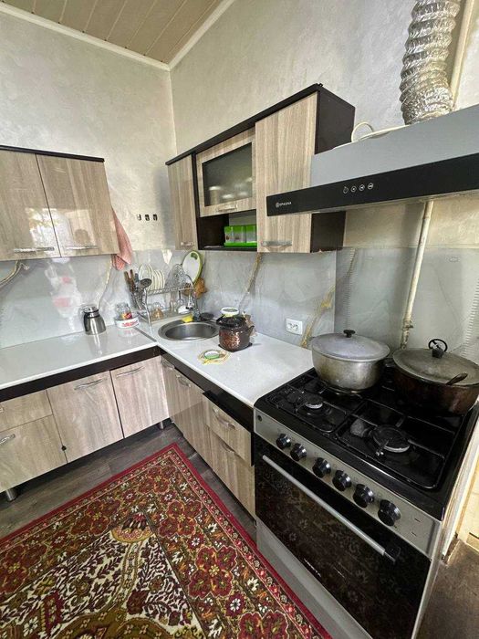 улица Мухтор Ашрафий 2.8 соток 7 комнат с ремонтом, дом Угловой