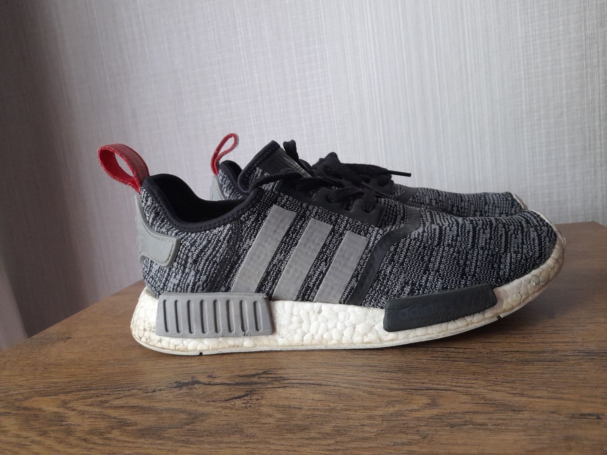 Adidas NMD R1 маратонки 43 номер.