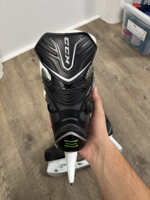 Patine hockey CCM Ribcor 44K mărimea 43, ca noi + geantă cadou
