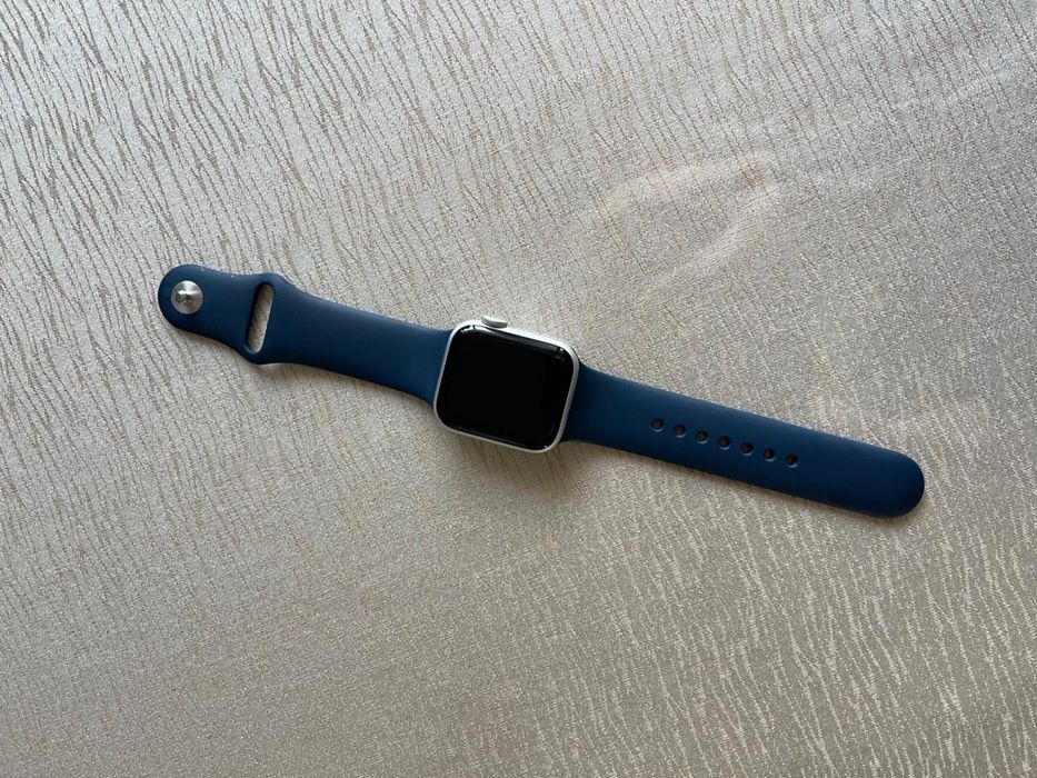 Apple Watch SE - идеальное состояние