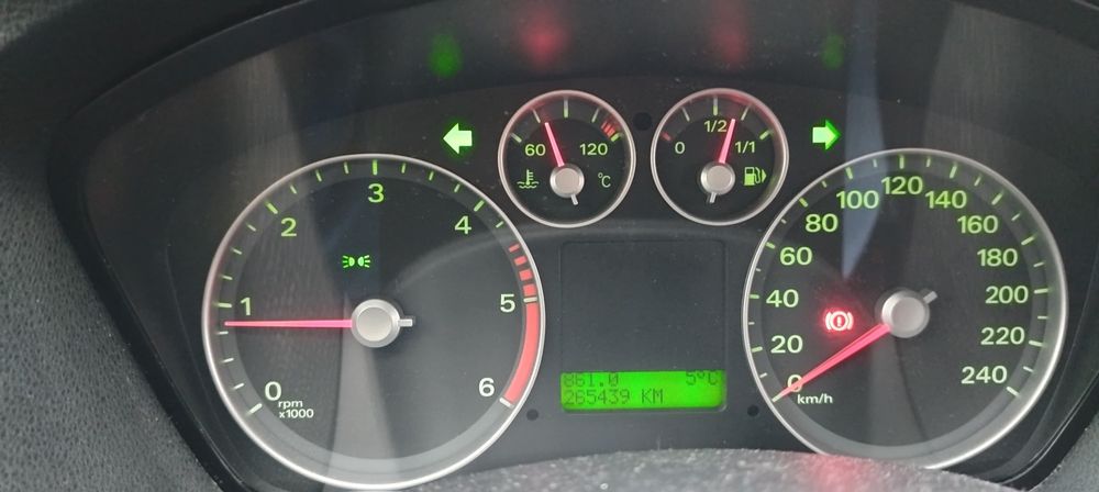 Vând Ford focus din 2005