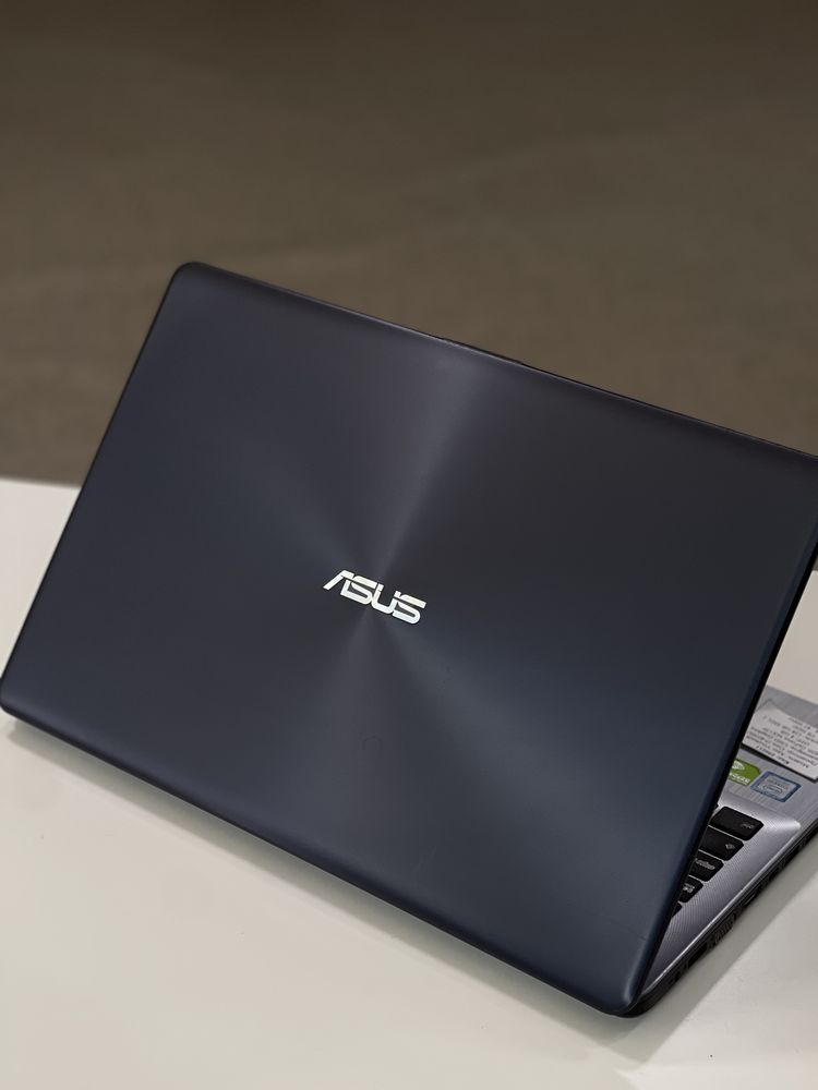 Продается ноутбук Asus Vivobook