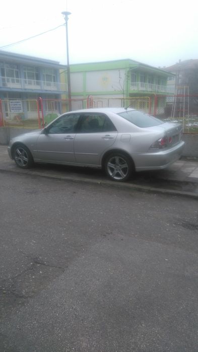 Lexus is 200 на части