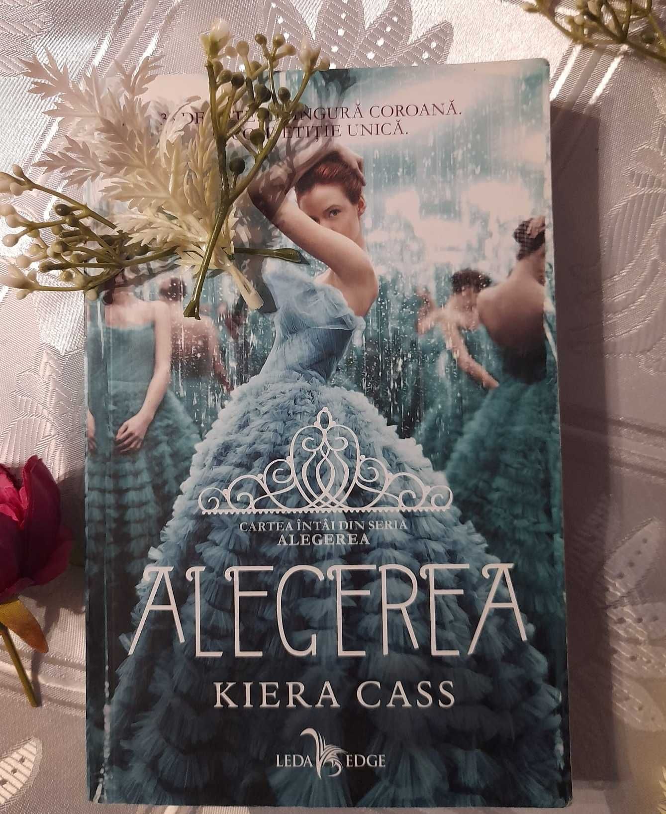Set cărți Kiera Cass + 2 semne de carte din aceeași serie