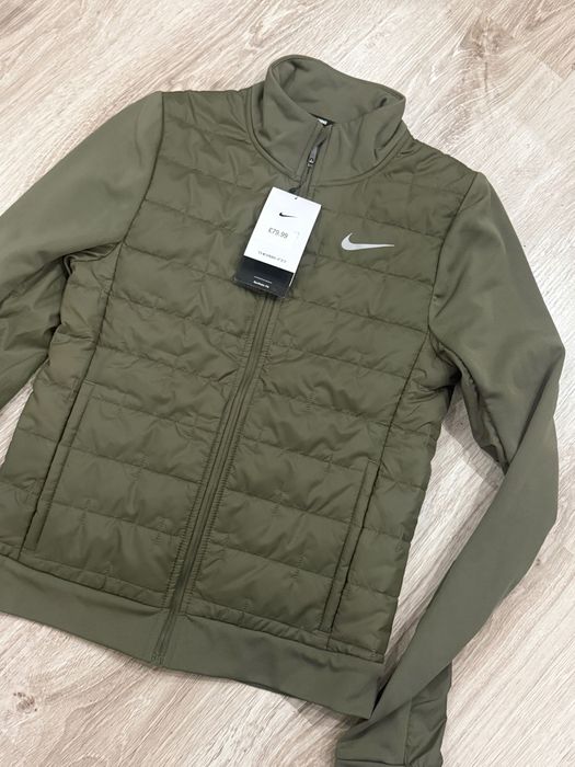 Маслено зелено яке Nike Therma fit