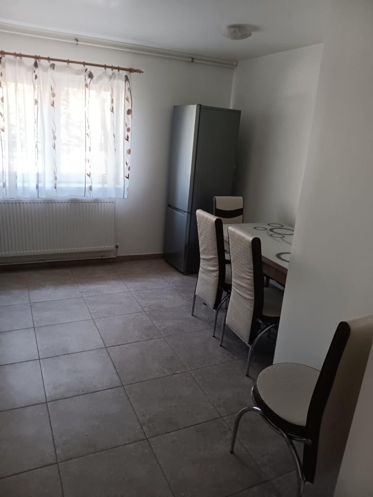 Închiriez apartament cu două camere, Micro 17, Satu Mare