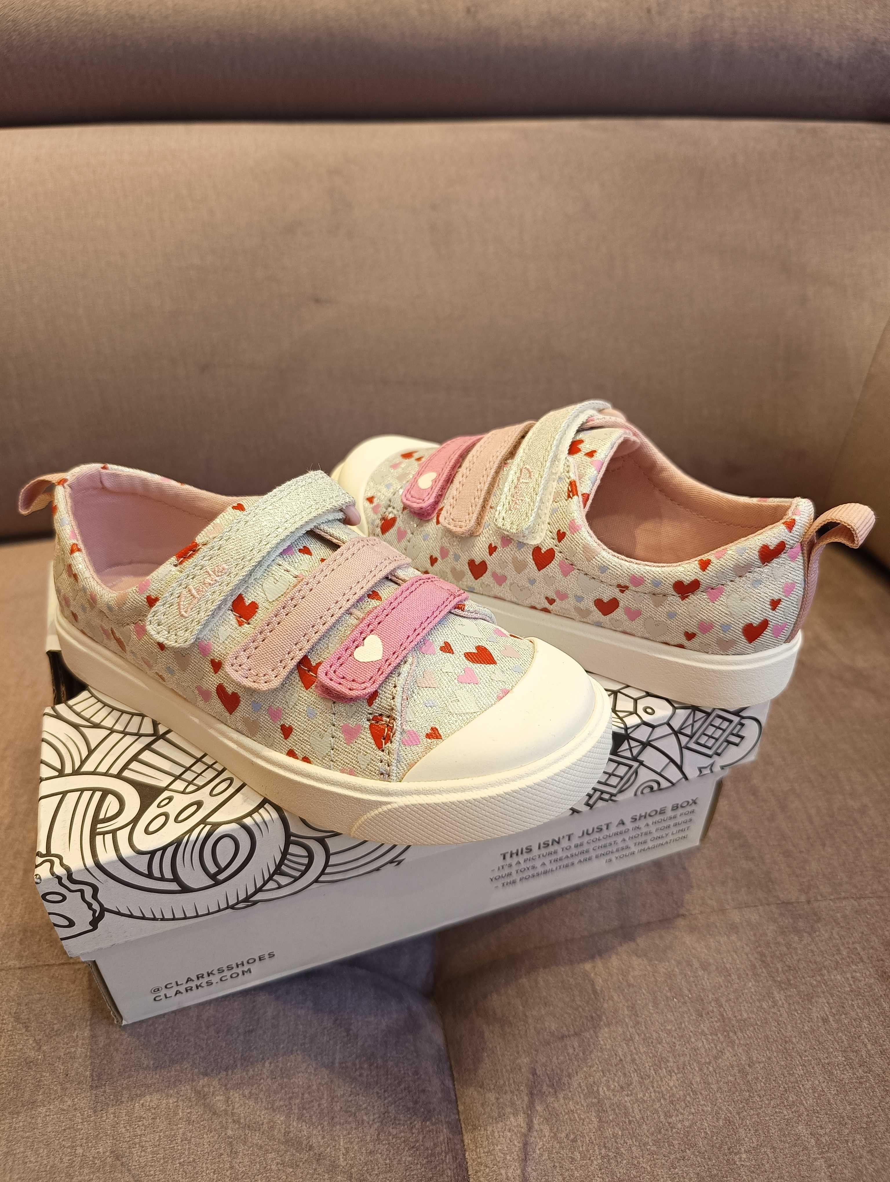 Нови кецове Clarks и обувки Superfit за момиченце