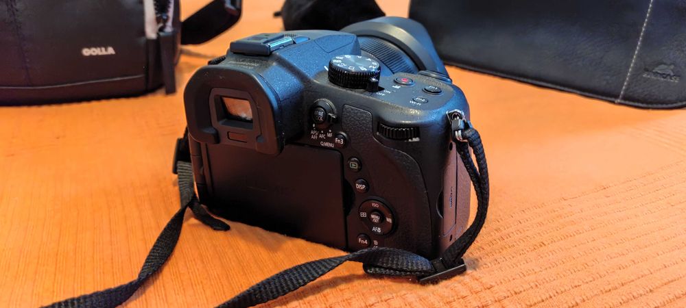 Panasonic FZ1000+стерео микрофон и светкавица,две чанти,филтър,карта..