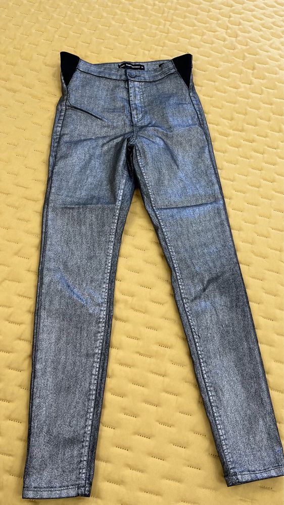 Дамски skinny панталон с металически ефект
