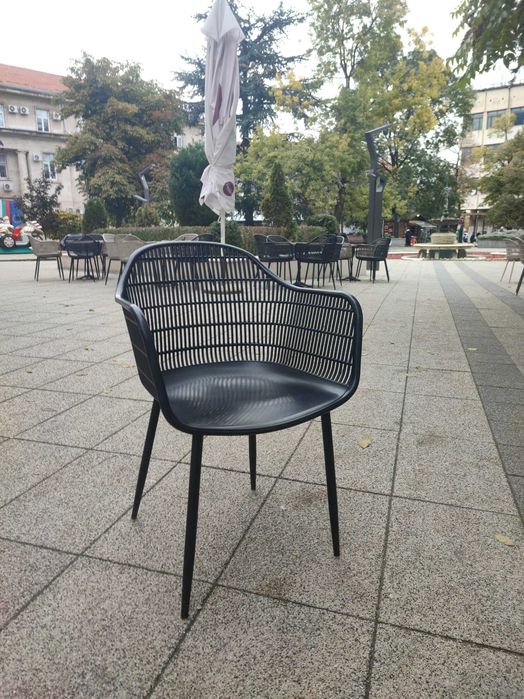 Столове - дърво, пластмаса, кожа