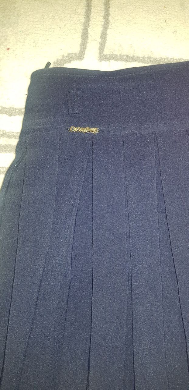 Продам юбку в школу.