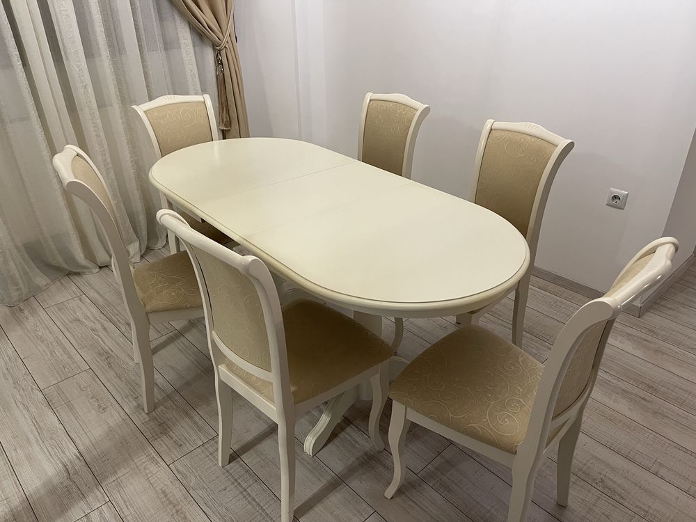 Vând masă extensibila lemn masiv cu scaune