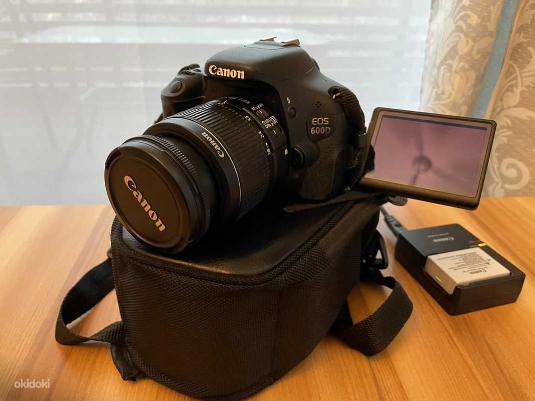 Зеркальный Фотоаппарат Canon 600D, сумка, вспышка