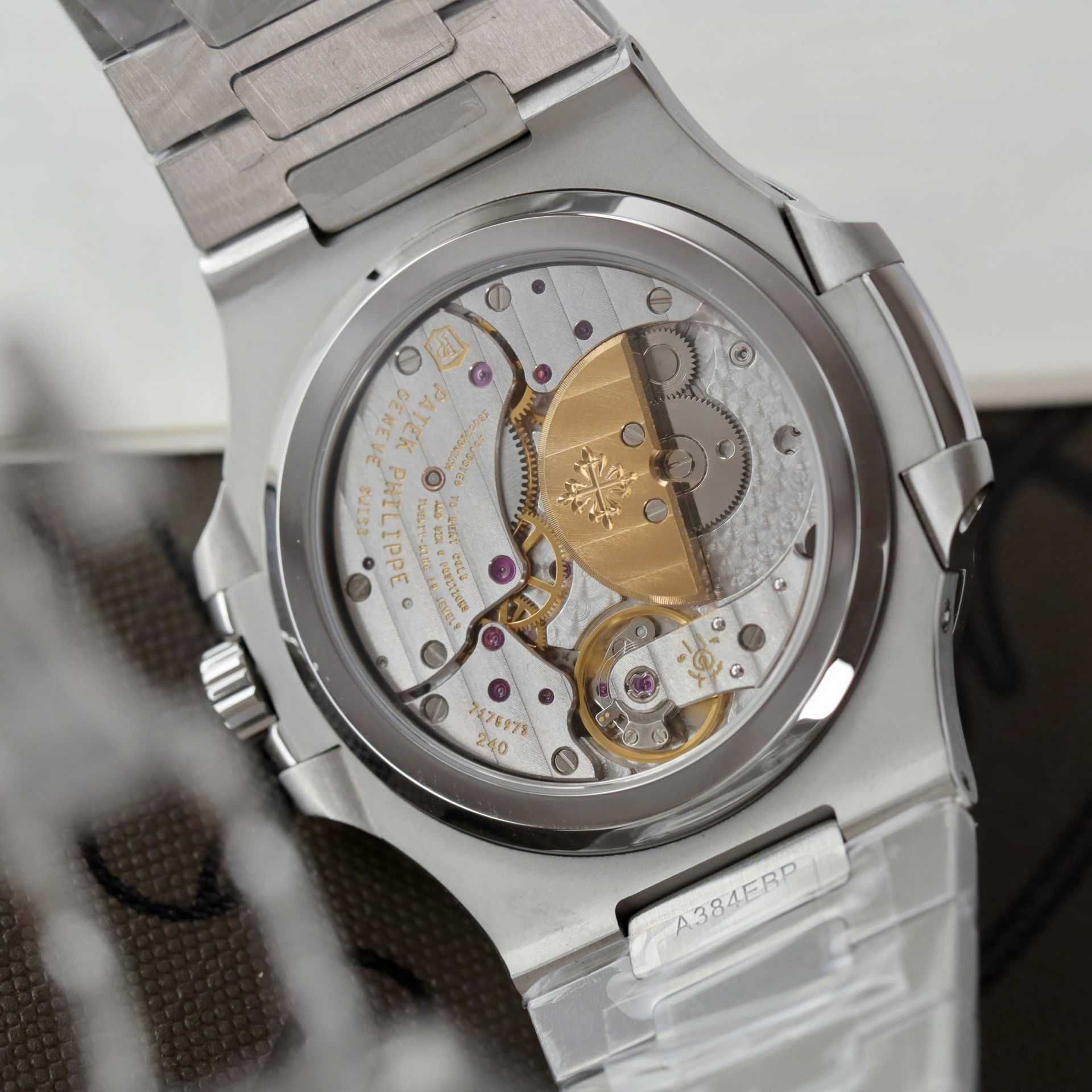 Мъжки автоматичен часовник Patek Philippe Nautilus 5712/1A-001