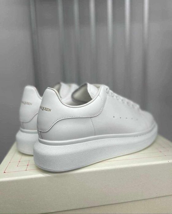 Adidași Mc Queen unisex albi