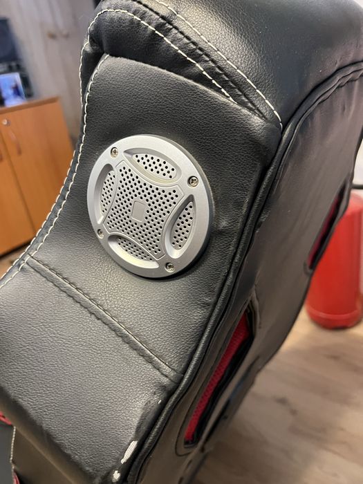 Fotoliu gaming cu sistem audio incorporat