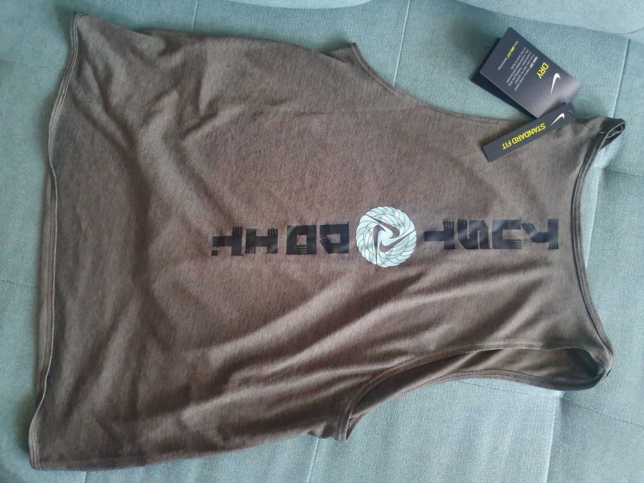 Maiou/top Nike, mărimea S