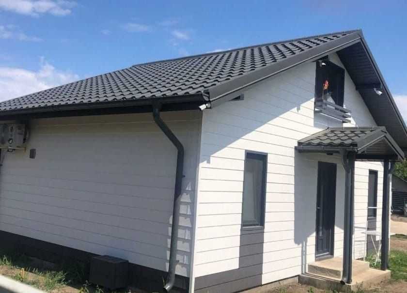 Vand case pe structura metalica