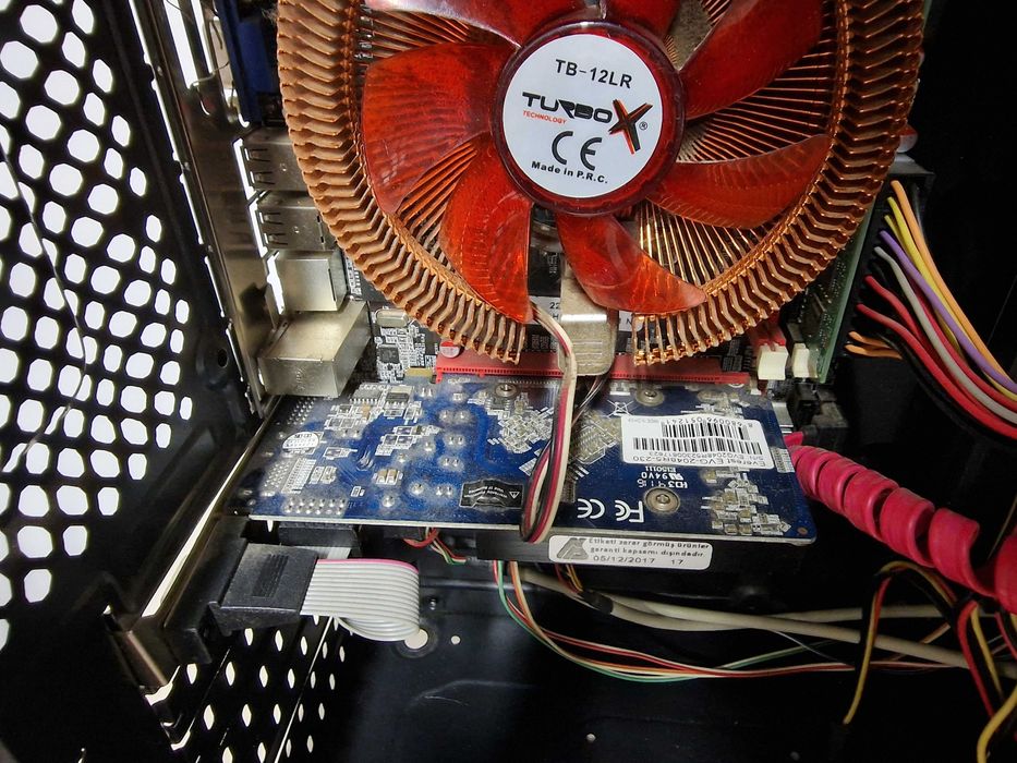 Компютър i3 M370 2.40GHz 4GB RAM 120GB SSD R5-230 2GB