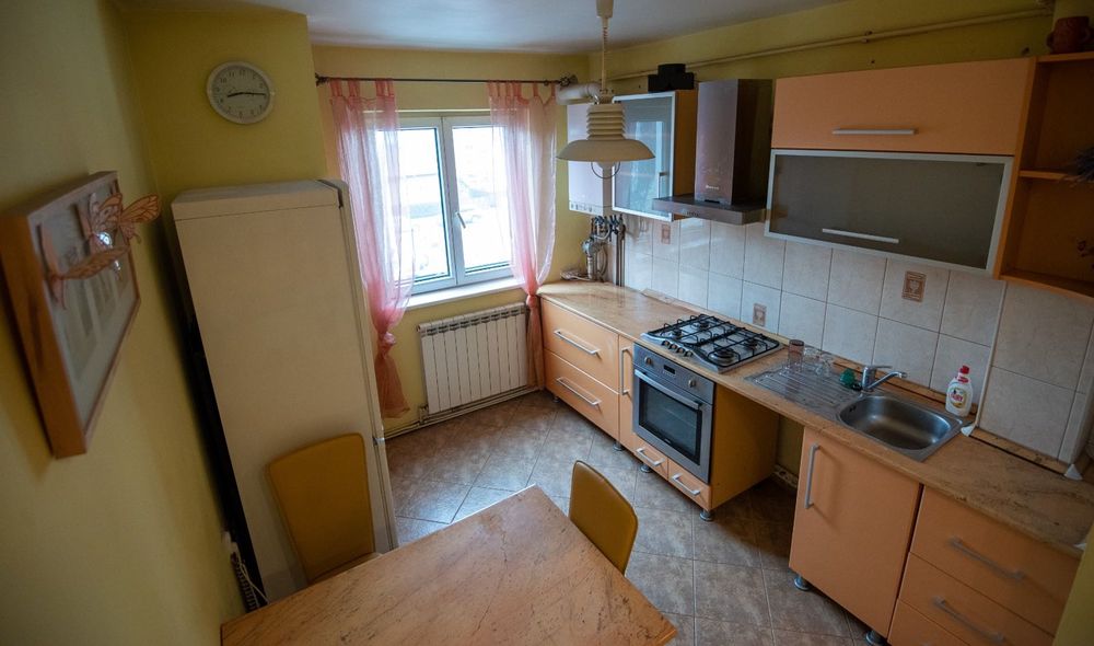 Apartament cu 3 camere strada Cerbului zona Han