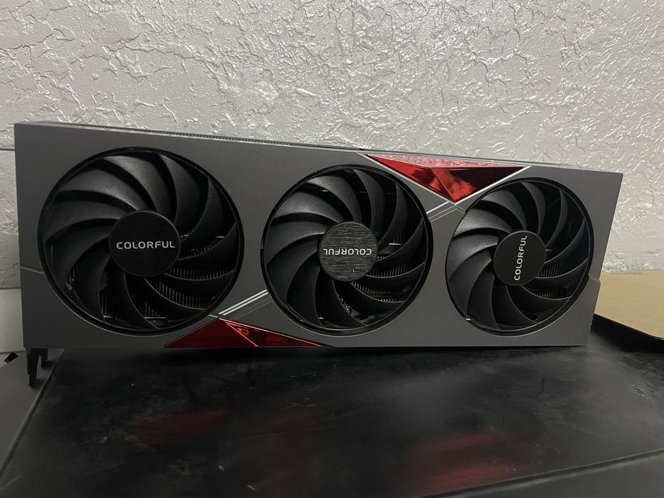 Продам видеокарту Colorful RTX 4070 Super 12GB