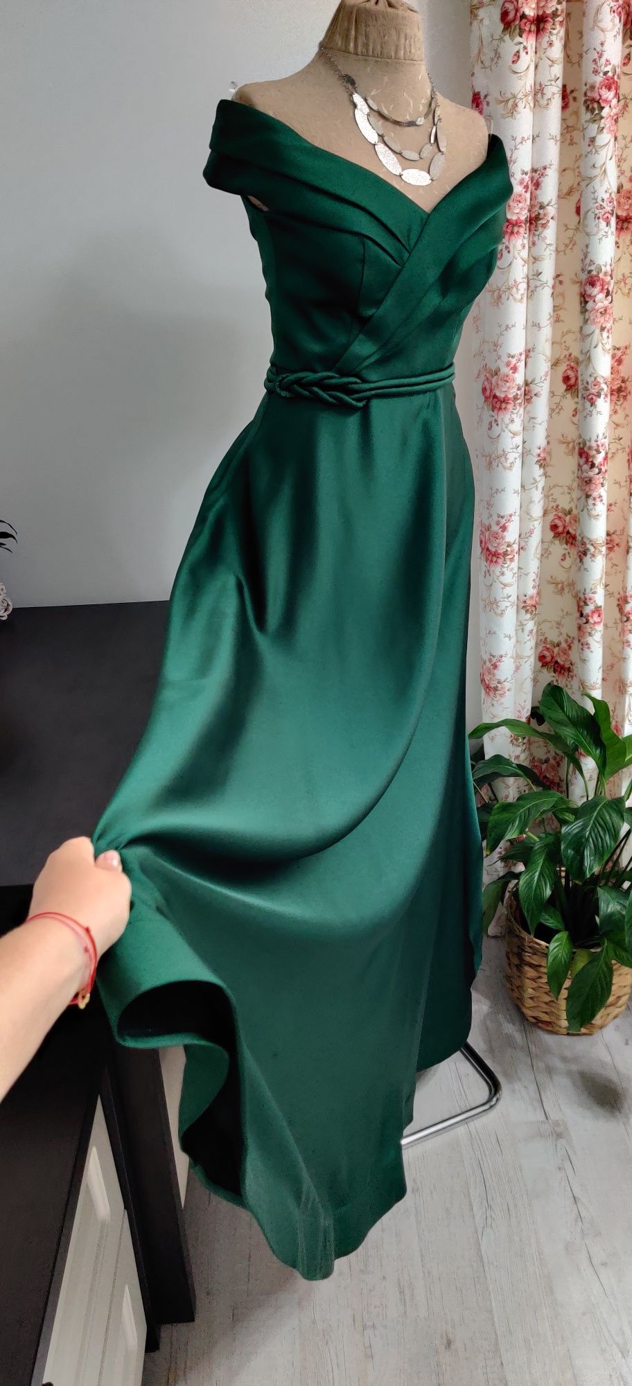 Vând rochie tafta verde smarald