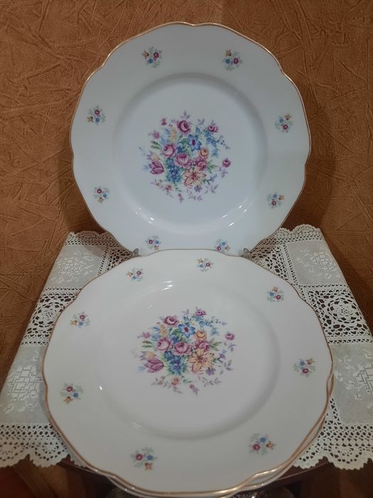 Красивые тарелки- 3 шт., Чехославакия, d- 24 см. Белоснежный фарфор, в