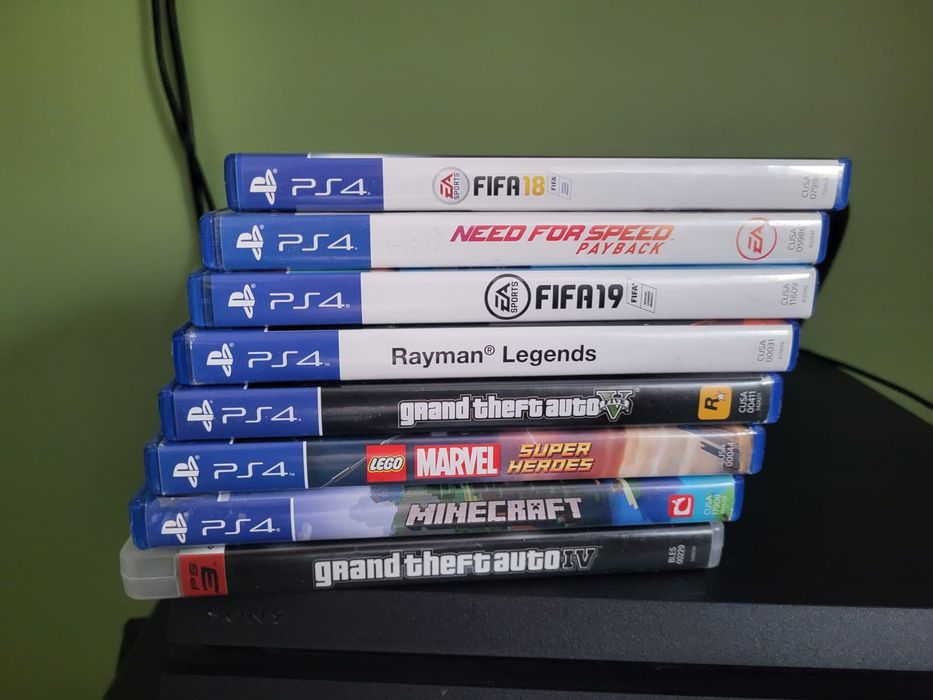 PS4, 1TB +2 controllere si jocuri