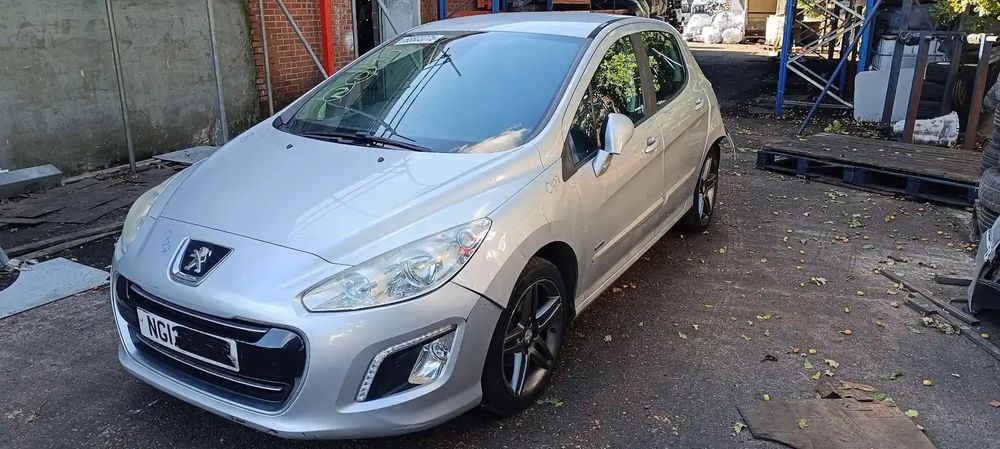 Dezmembrari / Dezmembrez Peugeot 308 1.6 DV6C cutie viteze manuală cod culoare EZR - VOPSEA GRI ALUMINIU