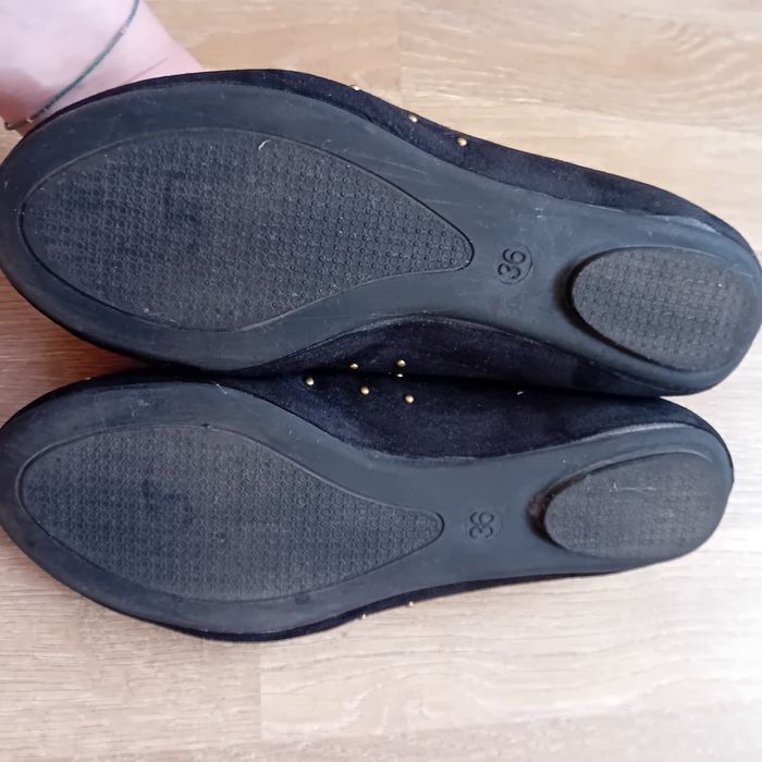 Балеринки и боти с камъчета.