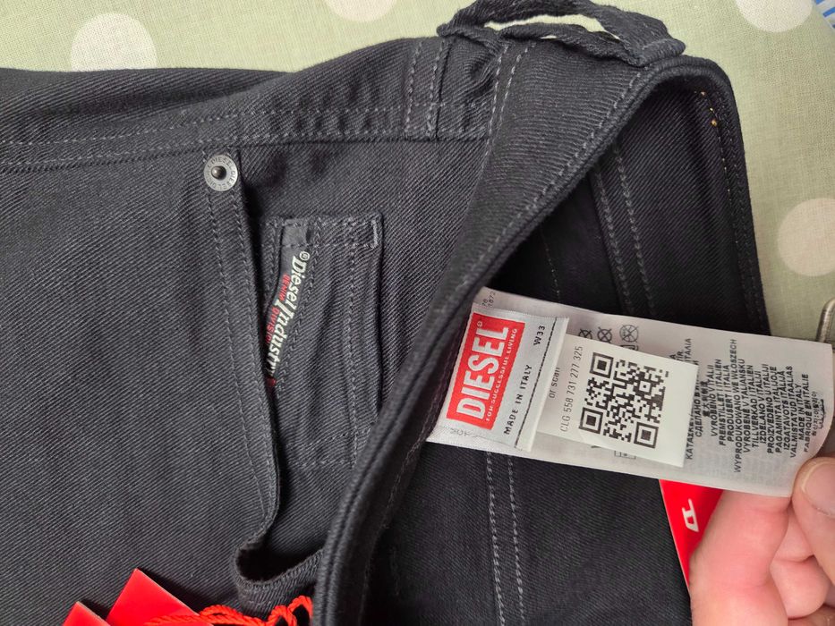 Vand blugi Diesel Larkee Beex marimea 33 cu 32 lungime