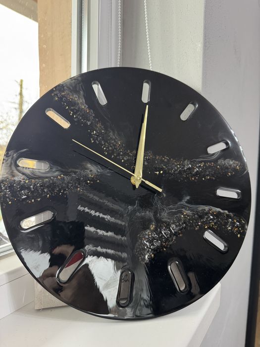 Стенен часовник от епоксидна смола