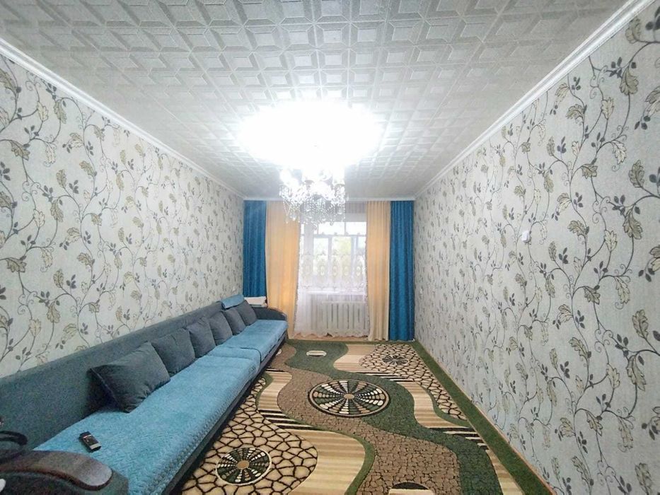 2 комнатная квартира, НЕ УГЛОВАЯ, 4/5 этаж, в центре.