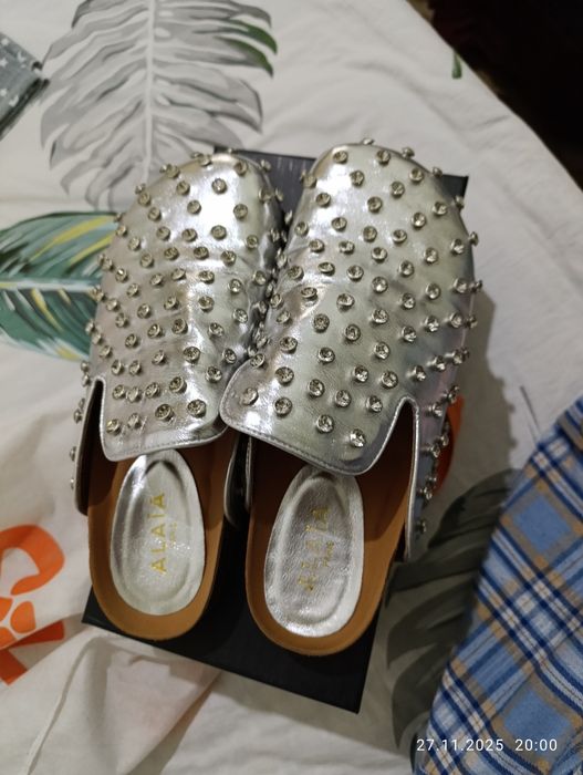 Женский обувь продается