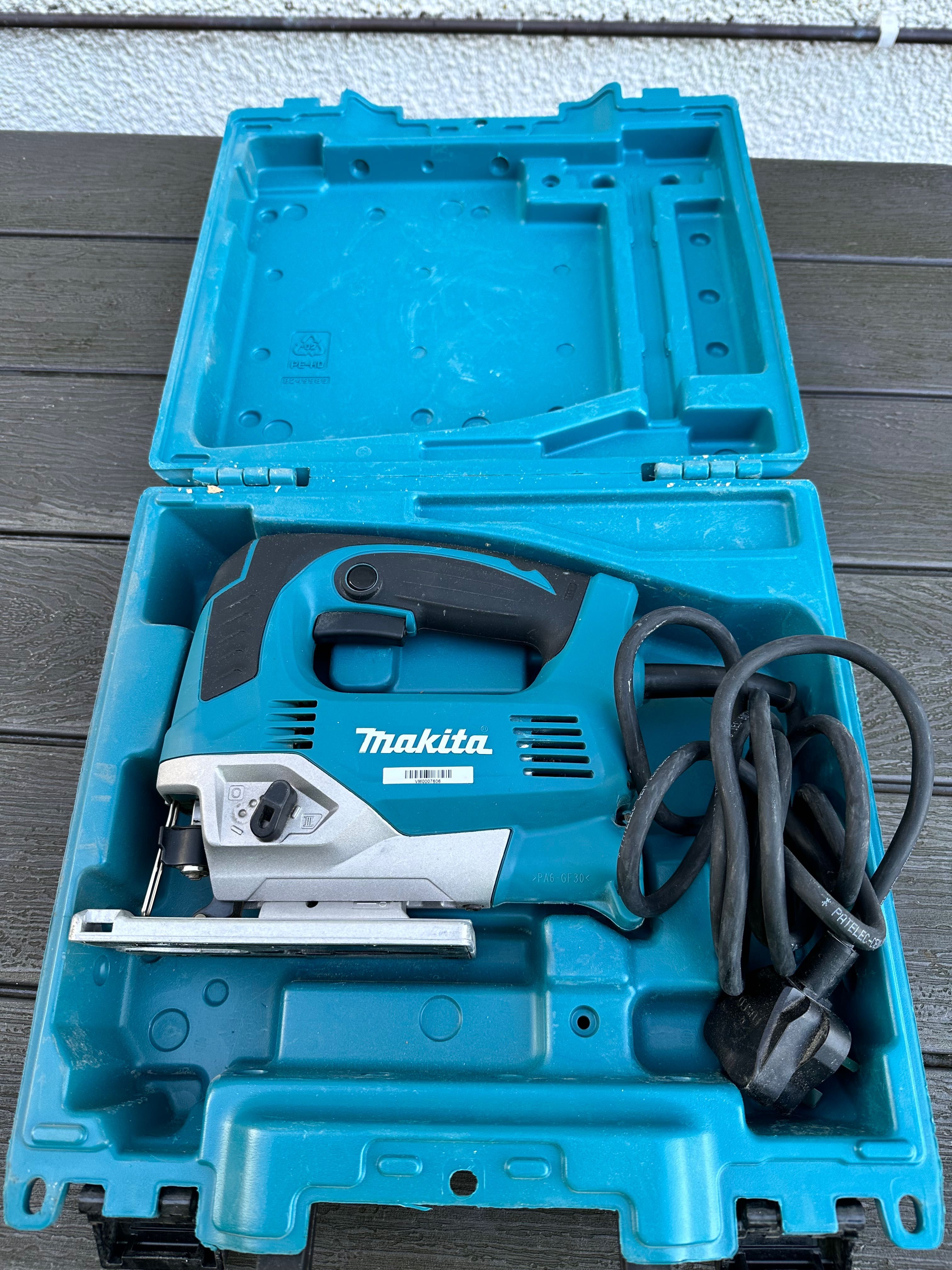 Makita електрическо зеге Jv0600 650w