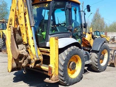 JCB 4CX ekskavator-yuklagich sotiladi