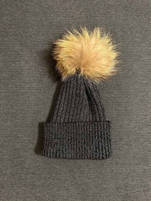 Зимна шапка, купувана от Parfois